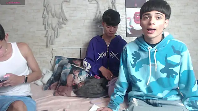 axel milo kairo and noa online show from December 2025 07:18:01 PM