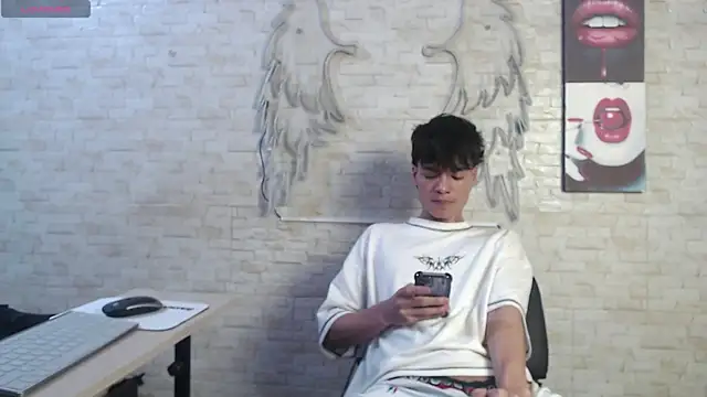 axel milo kairo and noa online show from February 2026 06:19:02 PM