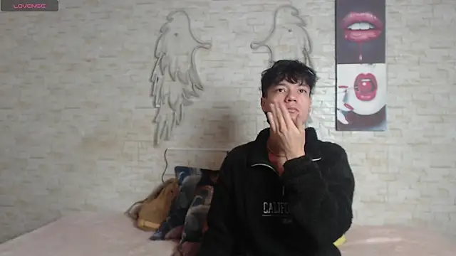 axel milo kairo and noa online show from December 2025 03:06:02 PM