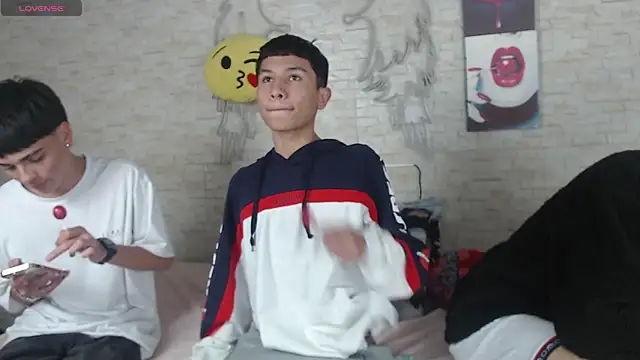 axel milo kairo and noa online show from November 2025 12:33:02 AM