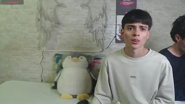 axel milo kairo and noa online show from January 2026 01:48:02 PM