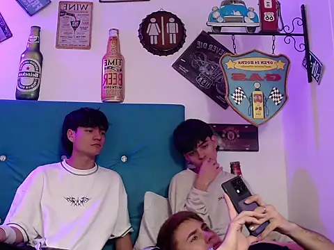 axel milo kairo and noa online show from November 2025 04:00:02 AM