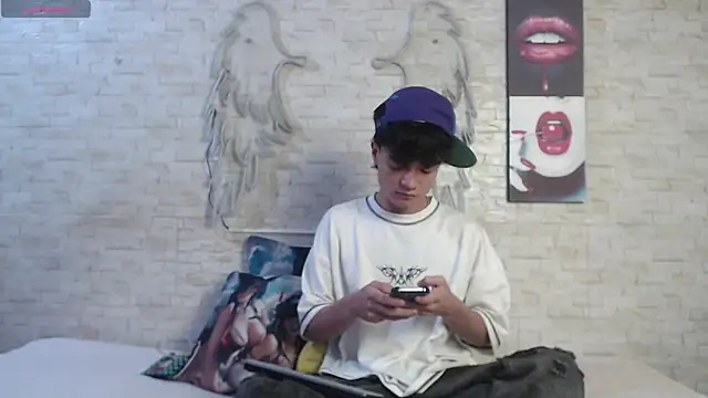 axel milo kairo and noa online show from February 2026 03:01:01 PM