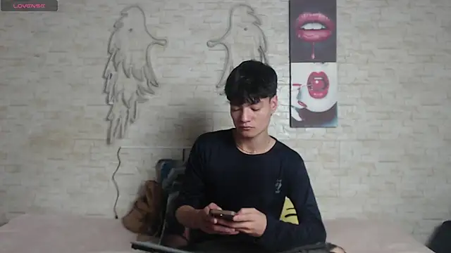 axel milo kairo and noa online show from December 2025 01:04:02 PM