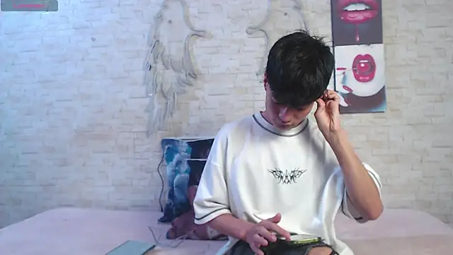 axel milo kairo and noa online show from December 2025 04:23:01 AM