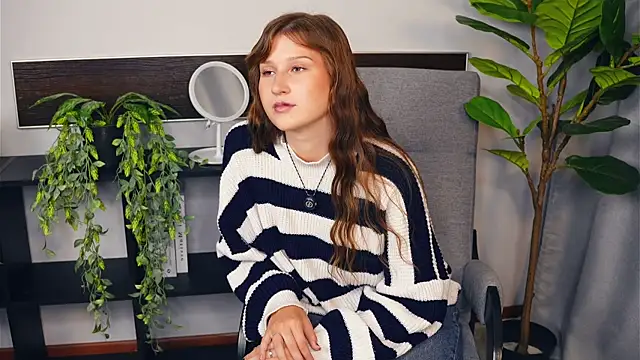 YeeVella online show from November 2025 06:19:01 AM