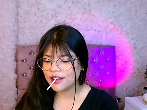 chloe parkeer online show from November 2025 08:58:02 PM