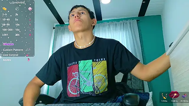 Snapshot of FelipeGonzalezz chatting on December 2025 12:37:01 PM FelipeGonzalezz online show from December 2025 12:37:01 PM