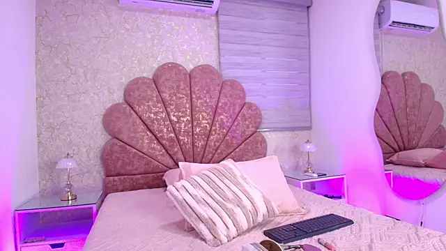 Snapshot of mia_fontana_ chatting on November 2025 11:55:01 AM mia fontana online show from November 2025 11:55:01 AM