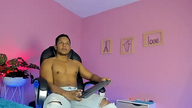 Snapshot of the_hot_men chatting on November 2025 12:20:01 PM the hot men online show from November 2025 12:20:01 PM