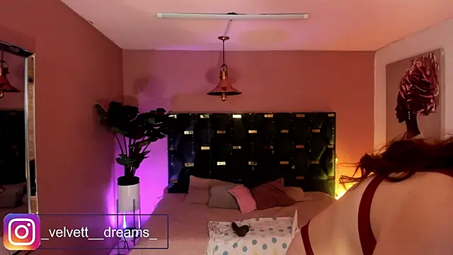 Velvet Dreamss online show from June 2026 12:05:02 PM