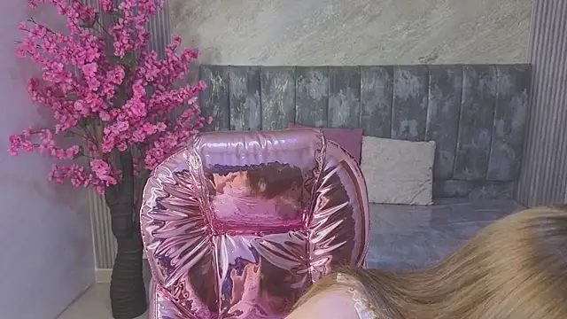 Snapshot of Dafne_moon_s chatting on November 2025 04:05:02 AM Dafne moon s online show from November 2025 04:05:02 AM