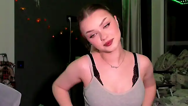 Snapshot of MissVelour chatting on November 2025 04:00:01 PM MissVelour online show from November 2025 04:00:01 PM