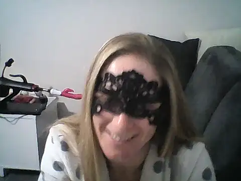 Snapshot of MelleEloa chatting on November 2025 10:21:02 PM MelleEloa online show from November 2025 10:21:02 PM