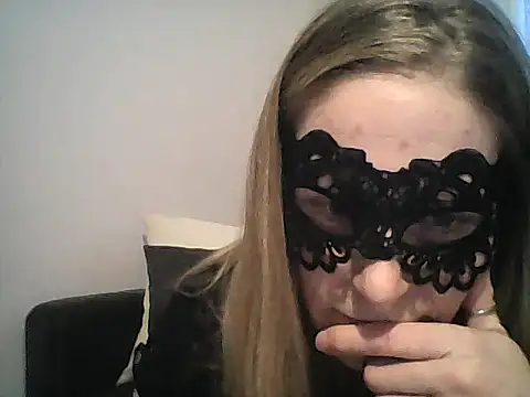 Snapshot of MelleEloa chatting on December 2025 03:54:01 PM MelleEloa online show from December 2025 03:54:01 PM