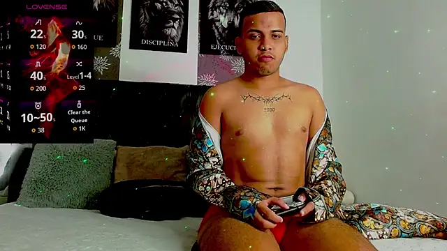 Snapshot of matthewlewis01 chatting on November 2025 01:10:01 AM matthewlewis01 online show from November 2025 01:10:01 AM