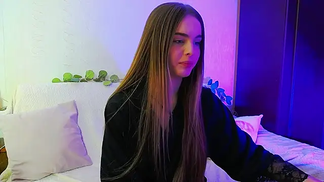 AlicaLOVEalisa777 online show from December 2025 01:57:01 PM