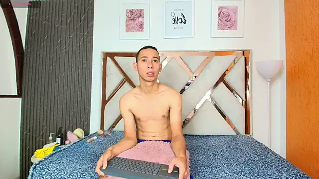 Snapshot of Antonella_And_Thiago chatting on December 2025 12:29:02 PM Antonella And Thiago online show from December 2025 12:29:02 PM