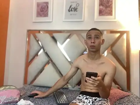 Antonella And Thiago online show from February 2026 01:12:01 PM