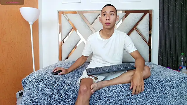 Snapshot of Antonella_And_Thiago chatting on November 2025 12:09:02 PM Antonella And Thiago online show from November 2025 12:09:02 PM