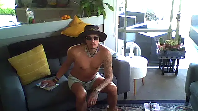 cloudyyyykiwi online show from November 2025 08:46:02 PM