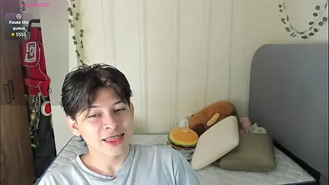 Felix kitty online show from February 2026 06:54:01 PM