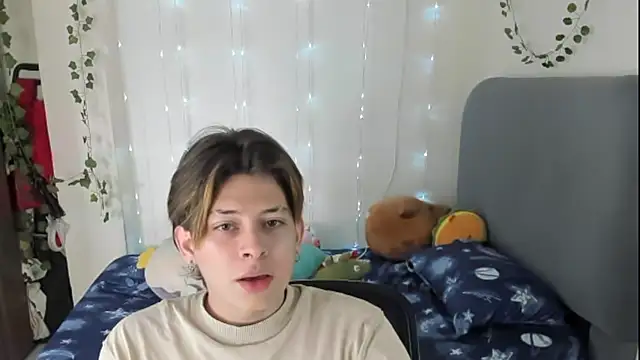 Felix kitty online show from December 2025 07:12:01 PM