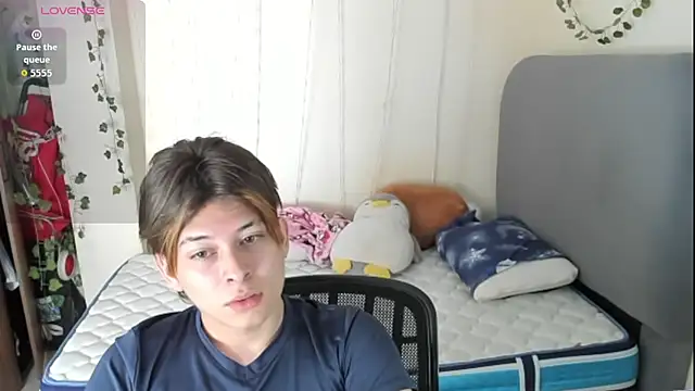 Felix kitty online show from December 2025 07:09:02 PM