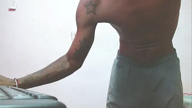 antonela-cris online show from November 2025 01:22:02 PM