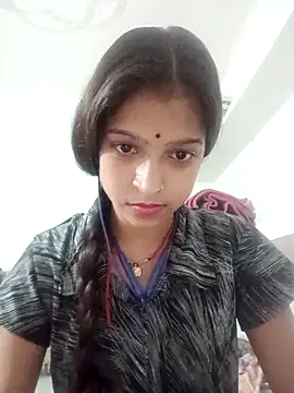 Mohnicute online show from May 2026 06:00:01 PM
