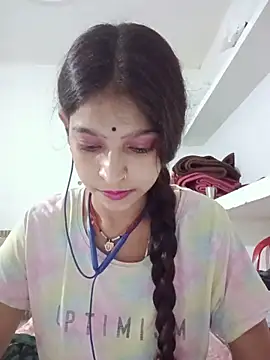 Mohnicute online show from May 2026 07:12:02 PM