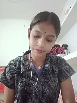 Mohnicute online show from May 2026 07:32:02 PM