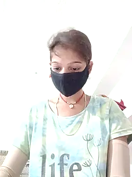 Mohnicute online show from April 2026 06:14:02 PM