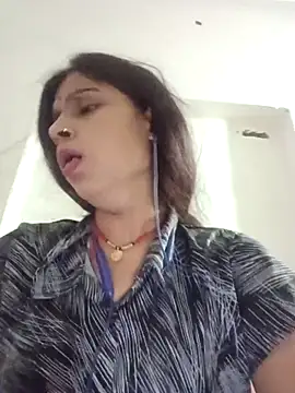 Mohnicute online show from April 2026 07:29:01 PM