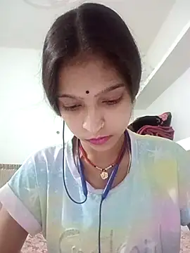 Mohnicute online show from May 2026 12:20:01 PM