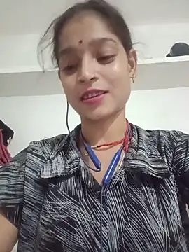 Mohnicute online show from May 2026 07:58:01 PM