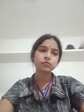 Mohnicute online show from May 2026 06:48:01 PM