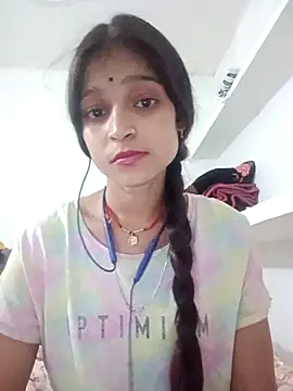 Mohnicute online show from May 2026 06:11:01 PM