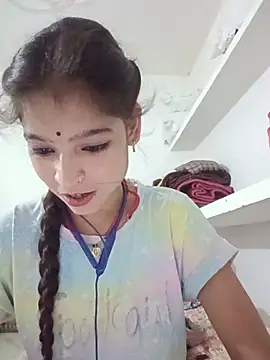 Mohnicute online show from May 2026 06:02:01 PM