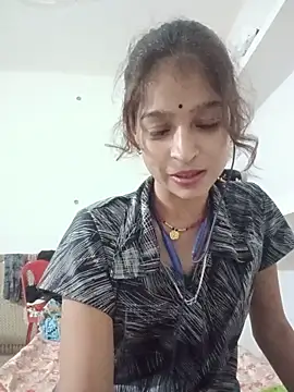 Mohnicute online show from May 2026 07:57:02 PM