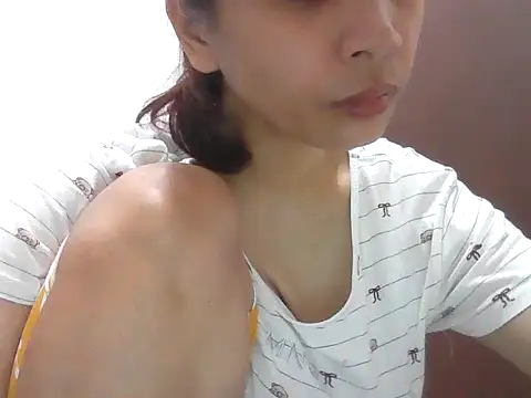 Snapshot of hotsexytits4U chatting on November 2025 12:44:01 AM hotsexytits4U online show from November 2025 12:44:01 AM