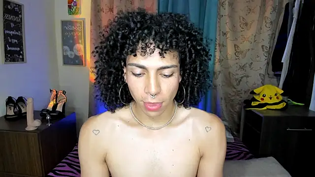 Angel White25 online show from May 2026 12:17:02 AM