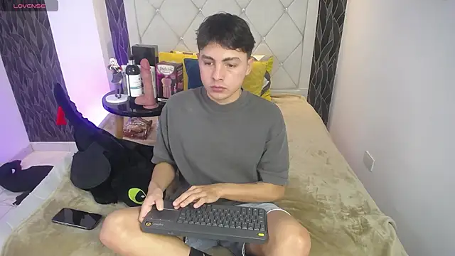 Samu FoXXX online show from December 2025 08:24:02 PM