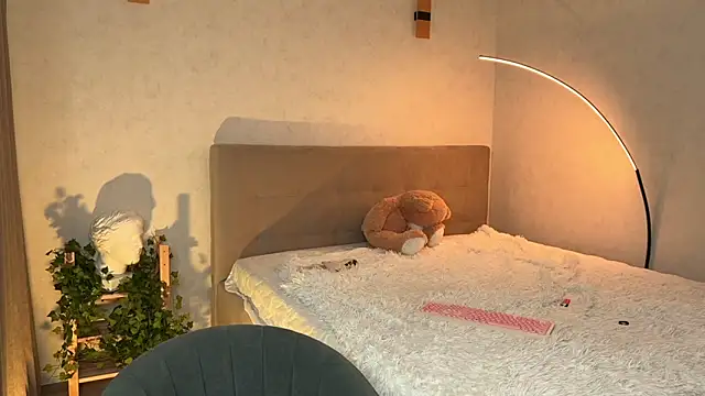 Miss MiaMi online show from December 2025 01:19:02 AM