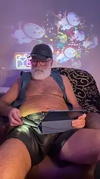 Snapshot of LeatherSdaddy chatting on December 2025 02:49:01 AM LeatherSdaddy online show from December 2025 02:49:01 AM