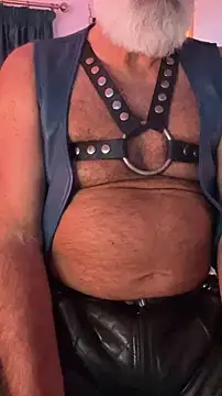 Snapshot of LeatherSdaddy chatting on November 2025 04:17:01 PM LeatherSdaddy online show from November 2025 04:17:01 PM