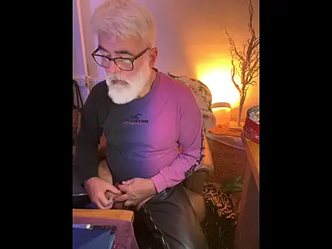 Snapshot of LeatherSdaddy chatting on January 2026 05:50:01 PM LeatherSdaddy online show from January 2026 05:50:01 PM