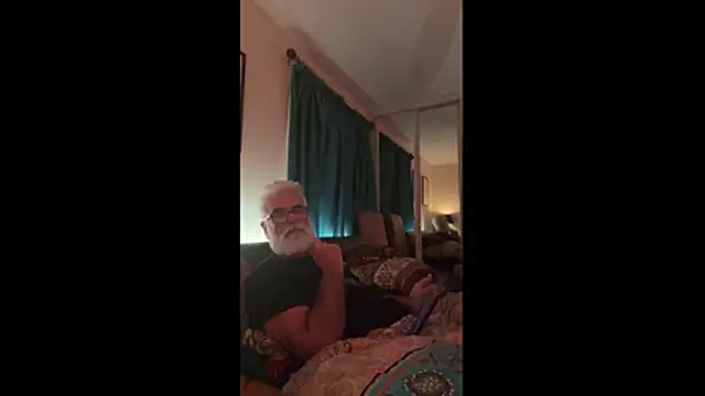 Snapshot of LeatherSdaddy chatting on November 2025 11:27:02 PM LeatherSdaddy online show from November 2025 11:27:02 PM