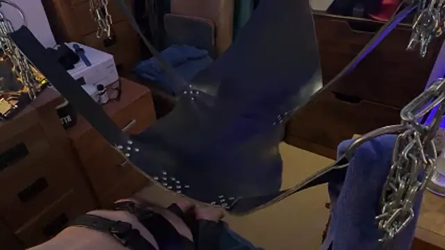 Snapshot of LeatherSdaddy chatting on November 2025 05:57:01 PM LeatherSdaddy online show from November 2025 05:57:01 PM