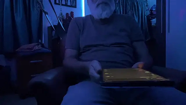 LeatherSdaddy online show from April 2026 11:44:02 PM